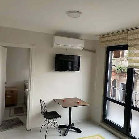 Cosy Flat Has Balcony In Taksim * Istanbul