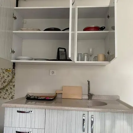 Cosy Flat Has Balcony In Taksim Lägenhet *