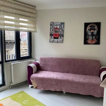 Апартаменты Cosy Flat Has Balcony In Taksim Стамбул