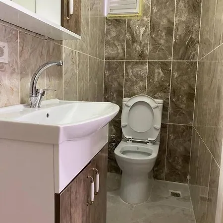Cosy Flat Has Balcony In Taksim شقة *